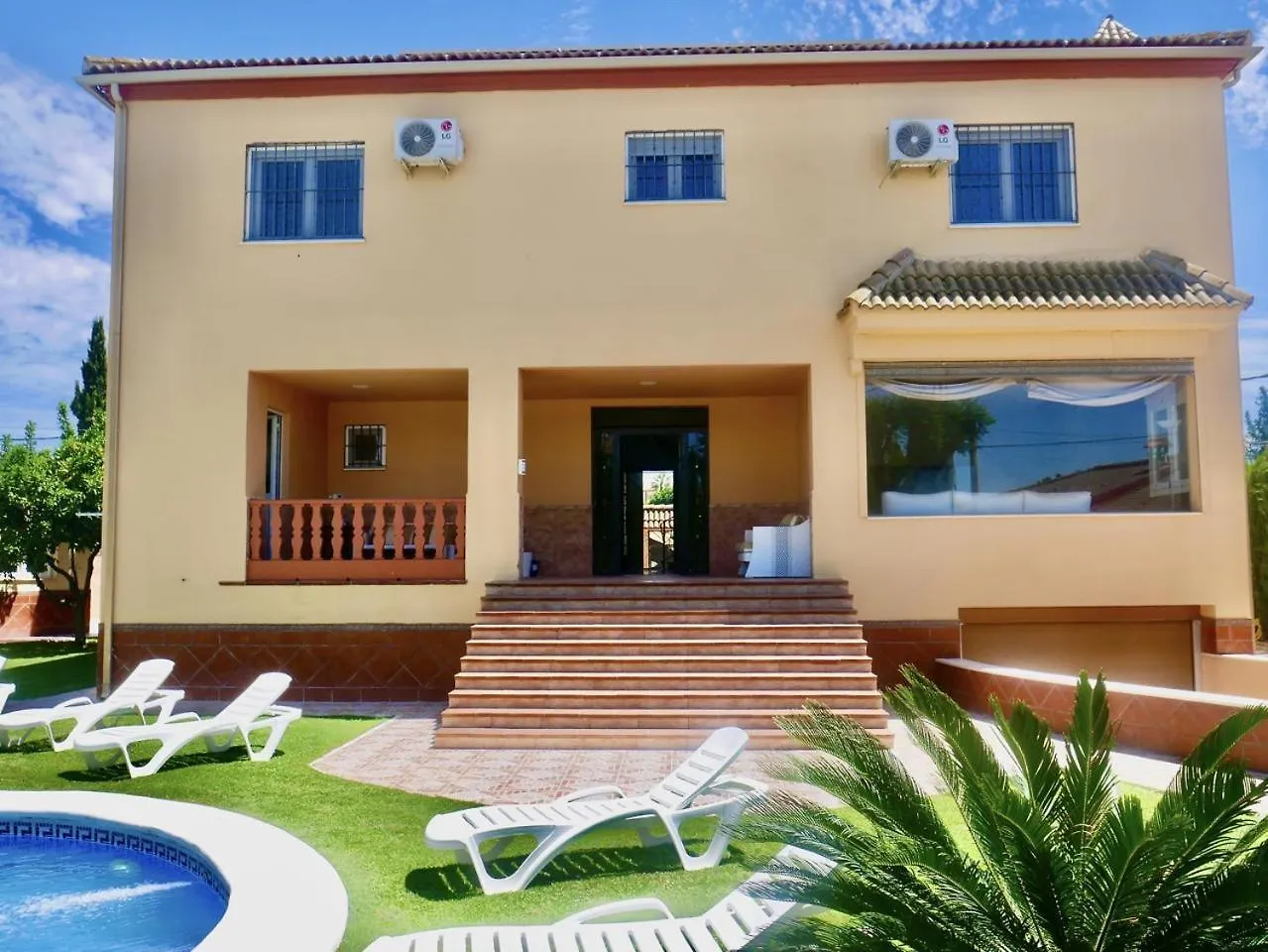 Villa Private Pool! Your Oasis In Sevilla! Bbq! España