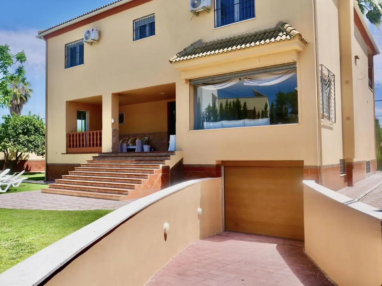 Villa Private Pool! Your Oasis In Sevilla! Bbq!