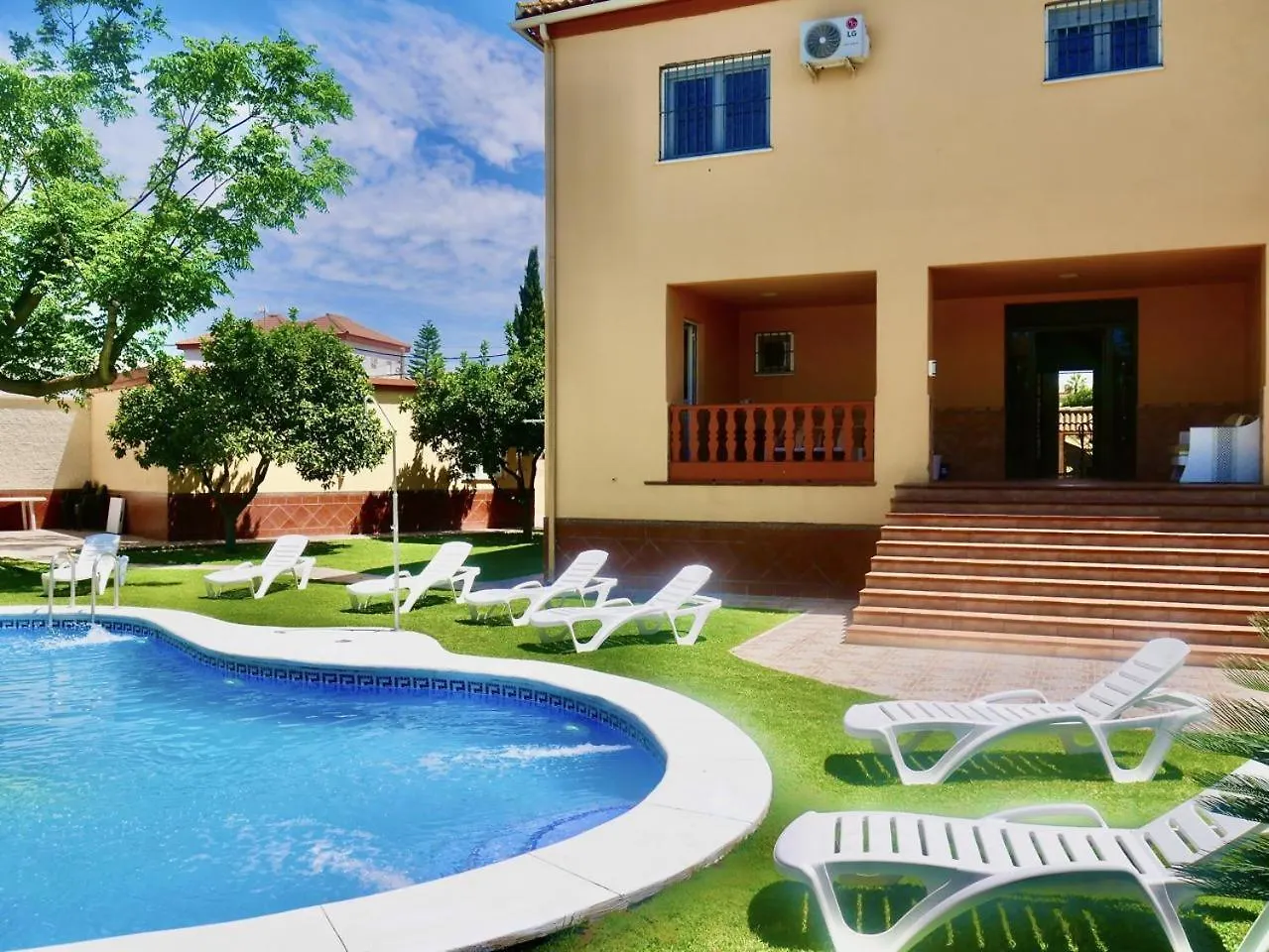 Private Pool! Your Oasis In Sevilla! Bbq! España