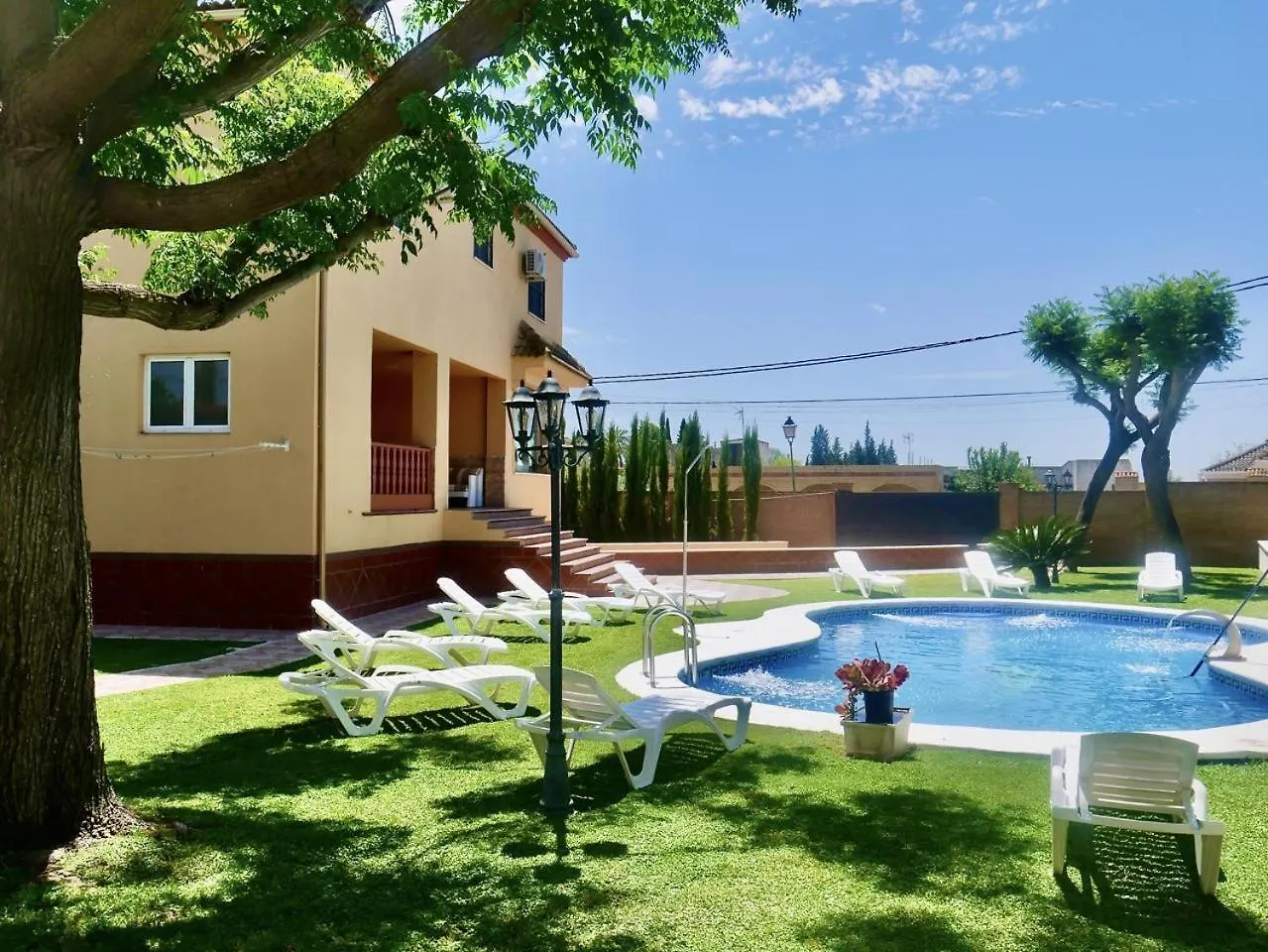 Villa Private Pool! Your Oasis In Sevilla! Bbq!